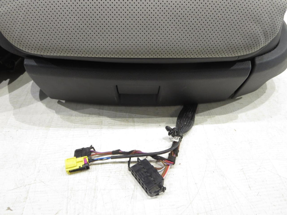 2011 - 2018 Volkswagen Touareg Front Seats Off-Black w/ Light Grey Inserts #6794i | Picture # 16 | OEM Seats