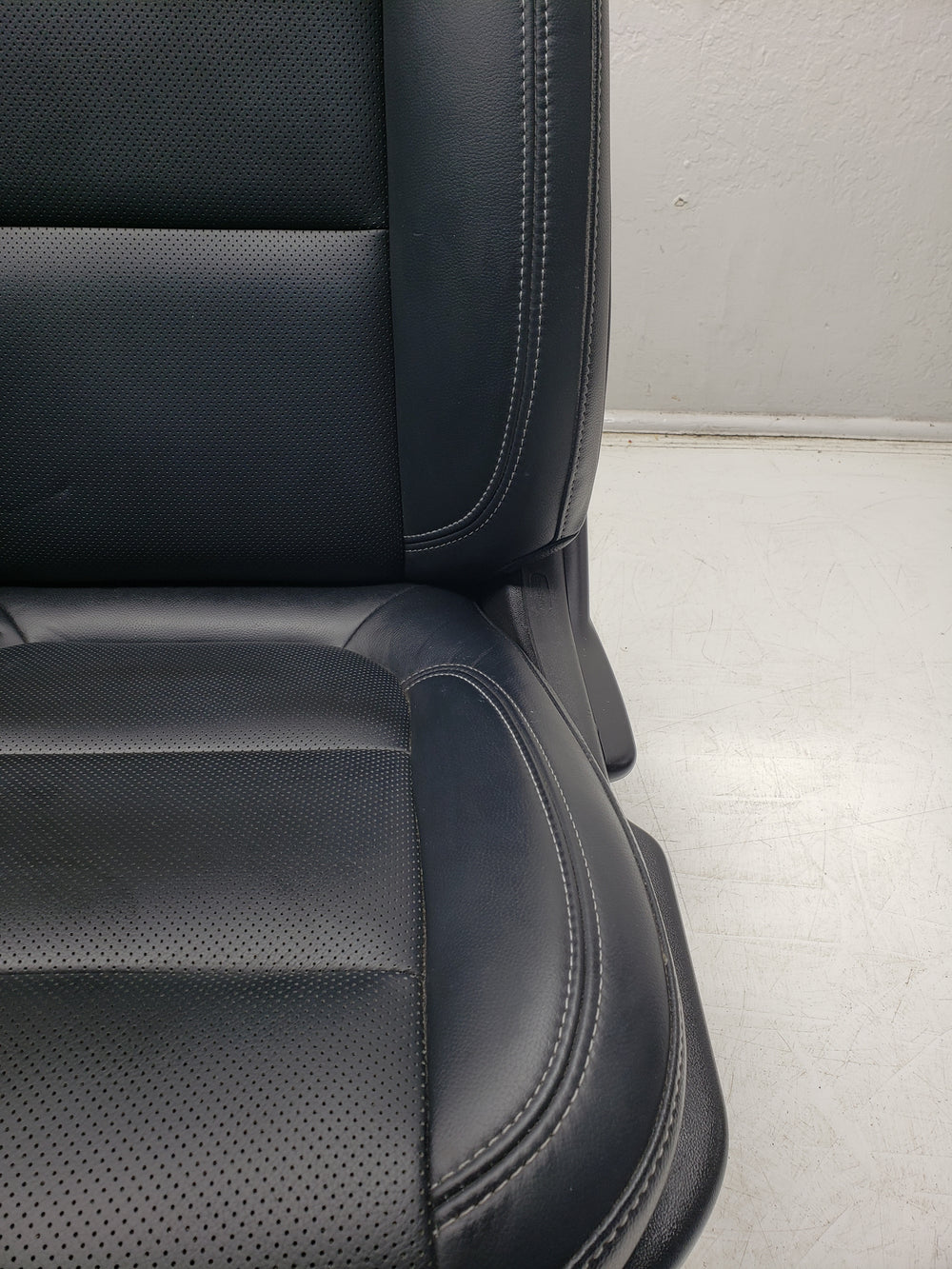 2019 - 2023 GMC Sierra Chevy Silverado Crew Cab Seats, Black Leather Vinyl Manual #1301 | Picture # 5 | OEM Seats