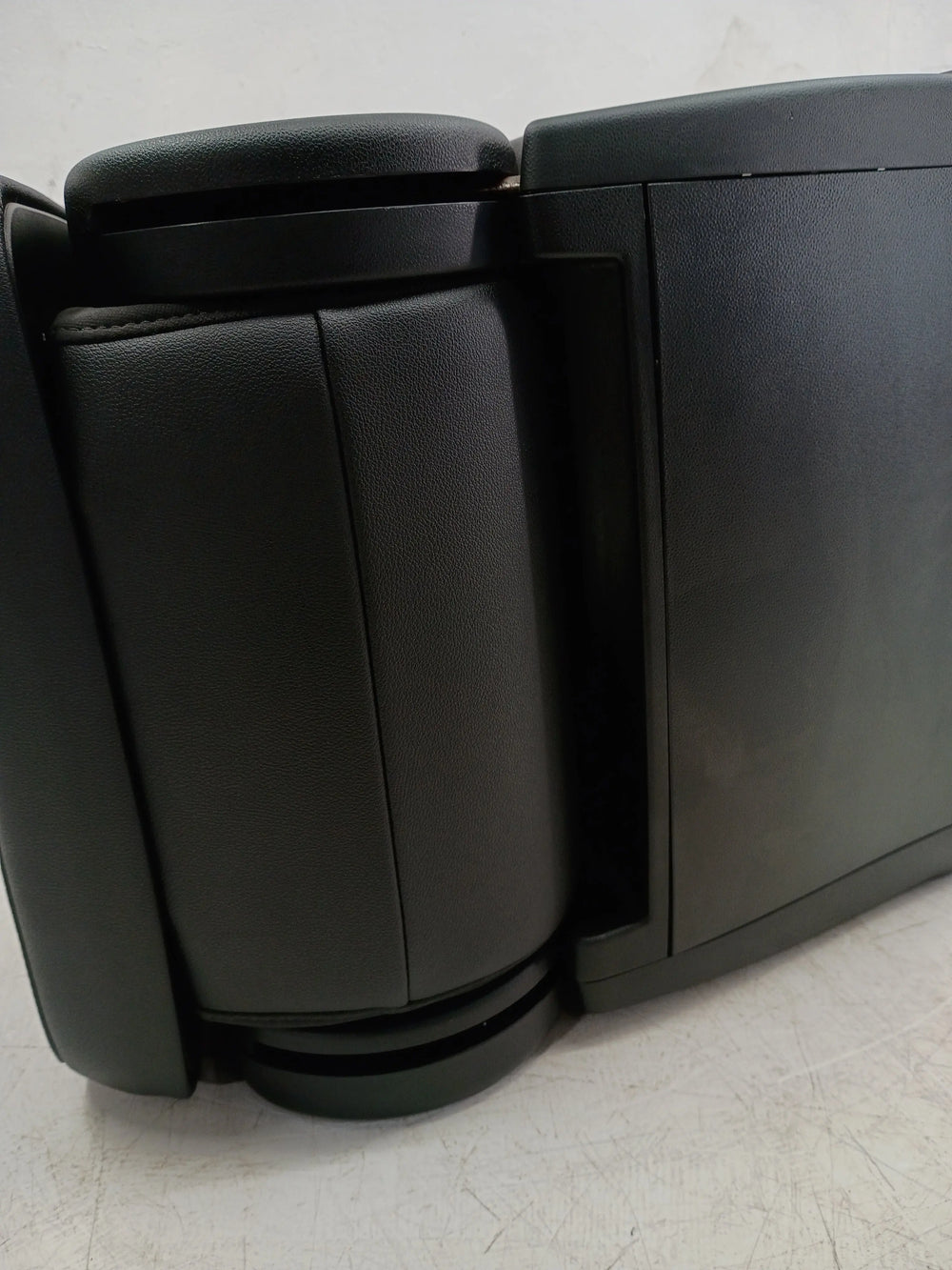 セイモ　1204560 Chevy Silverado Jump Seat 2019-2026, Black Leather with Top