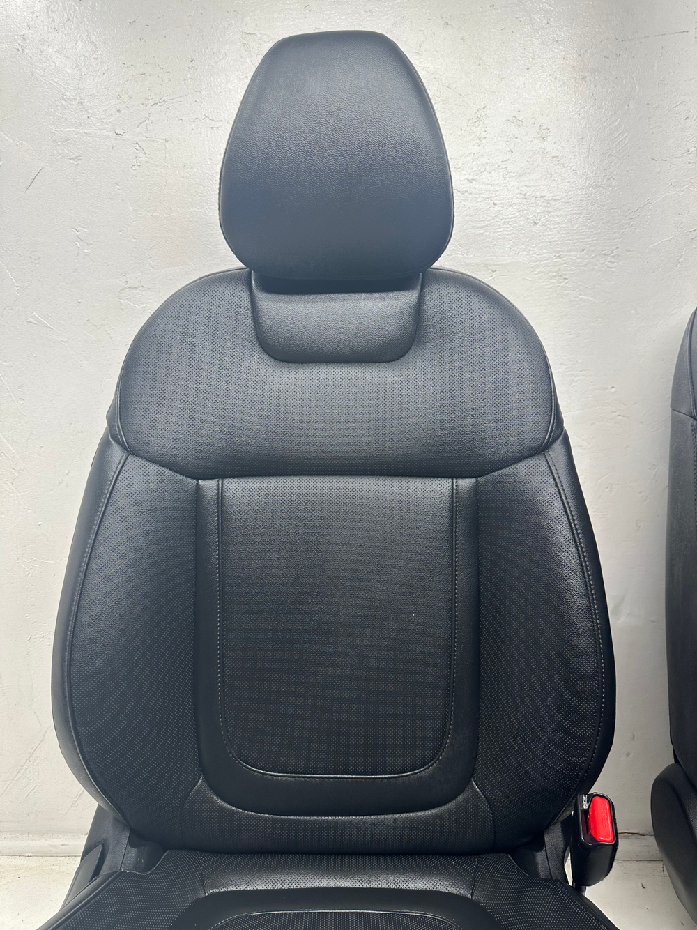 2022 - 2025 Hyundai Santa Cruz Front Seats, Night XRT, Black Leather #1083 | Picture # 6 | OEM Seats