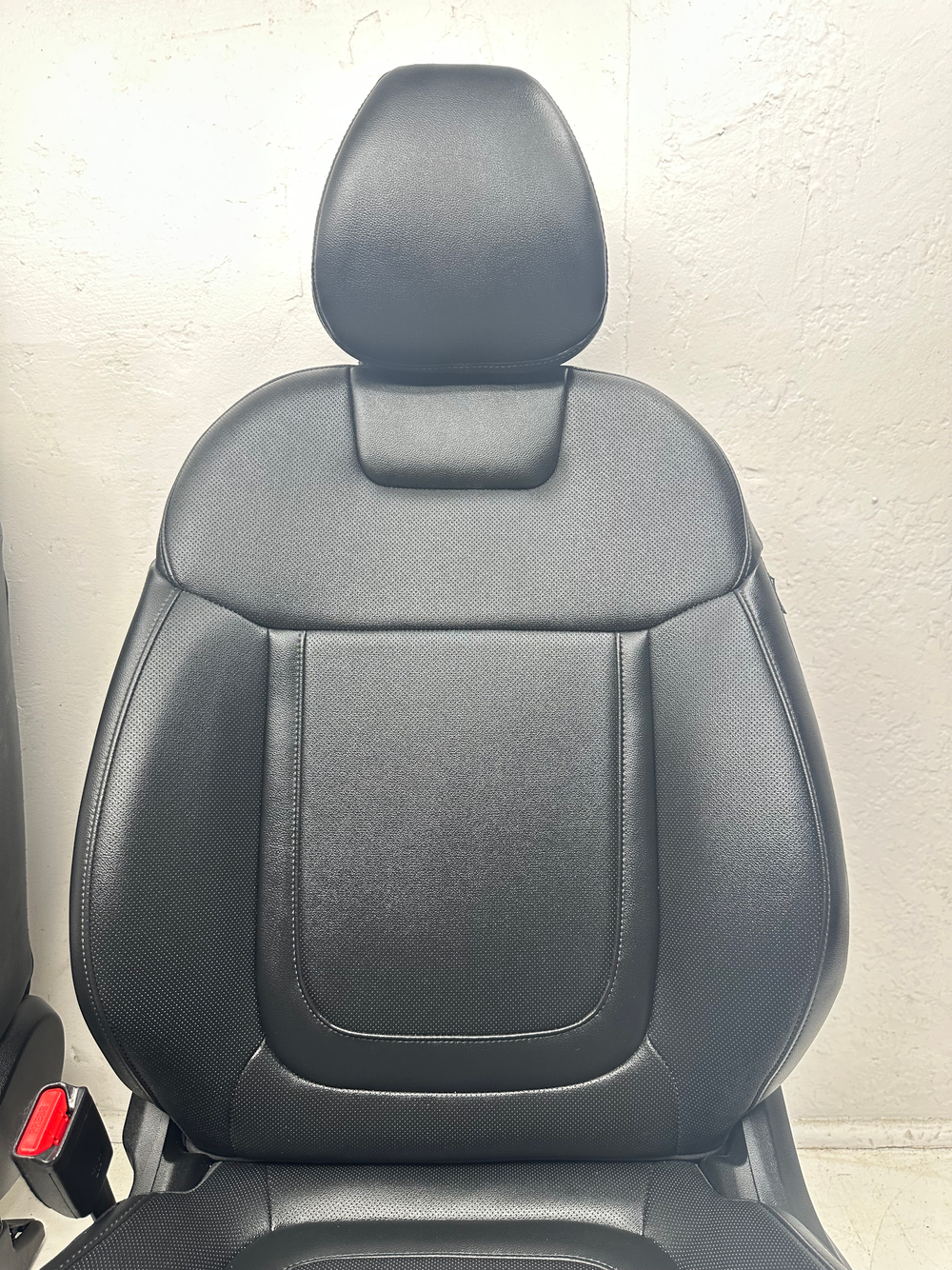 2022 - 2025 Hyundai Santa Cruz Front Seats, Night XRT, Black Leather #1083 | Picture # 7 | OEM Seats