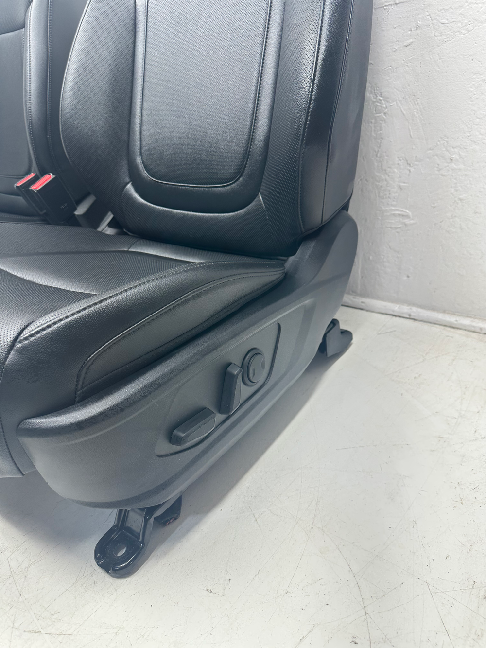 2022 - 2025 Hyundai Santa Cruz Front Seats, Night XRT, Black Leather #1083 | Picture # 9 | OEM Seats