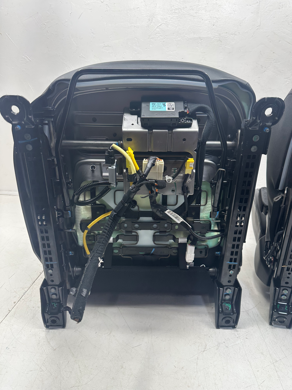 2022 - 2025 Hyundai Santa Cruz Front Seats, Night XRT, Black Leather #1083 | Picture # 16 | OEM Seats