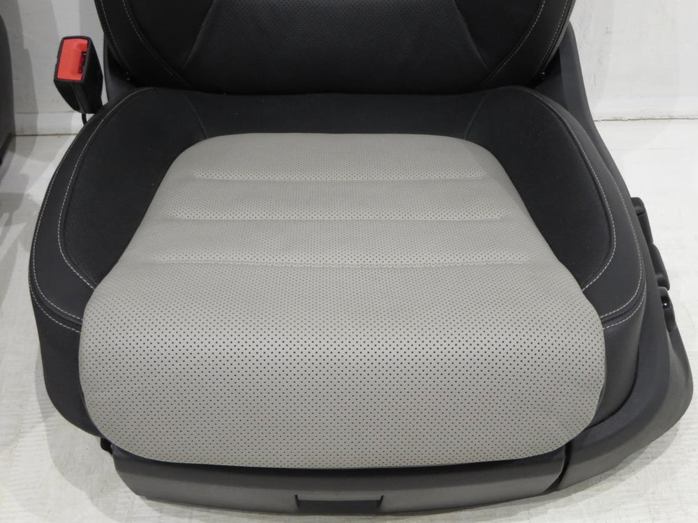 2011 - 2018 Volkswagen Touareg Front Seats Off-Black w/ Light Grey Inserts #6794i | Picture # 4 | OEM Seats