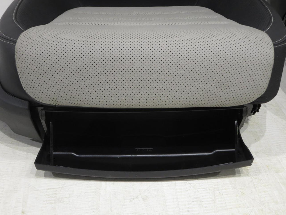 2011 - 2018 Volkswagen Touareg Front Seats Off-Black w/ Light Grey Inserts #6794i | Picture # 9 | OEM Seats