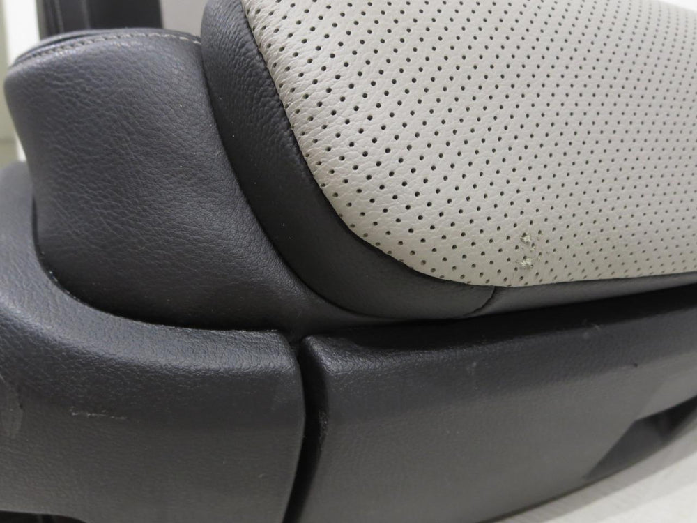 2011 - 2018 Volkswagen Touareg Front Seats Off-Black w/ Light Grey Inserts #6794i | Picture # 12 | OEM Seats